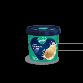 Vadilal Rajbhog Kulfi in a 100ml pack, showcasing its rich flavors and creamy texture.