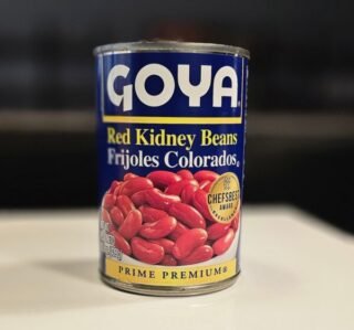 Can of GOYA Red Kidney Beans, 439g, rich in flavor and high in fiber and protein.